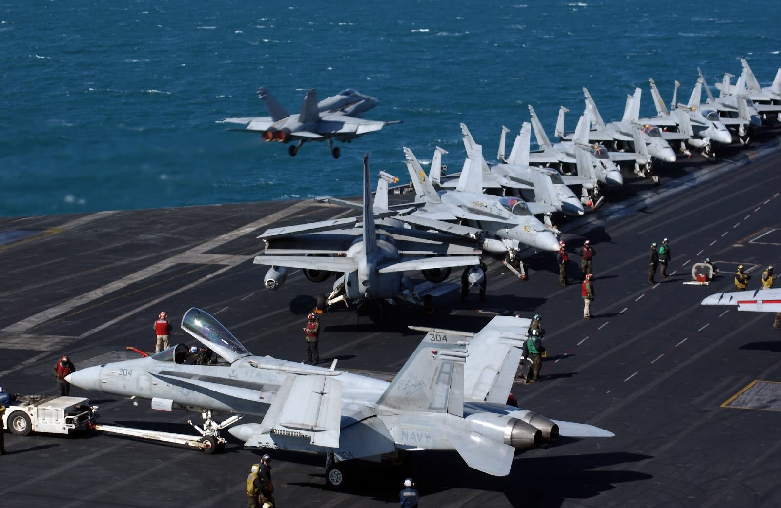 美海军为节省10亿美元 优先退役136架f/a-18战斗机