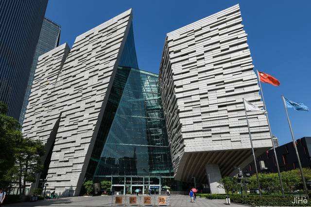 小苏带你去旅行,现代化地标性建筑的视觉盛宴,广州花城广场