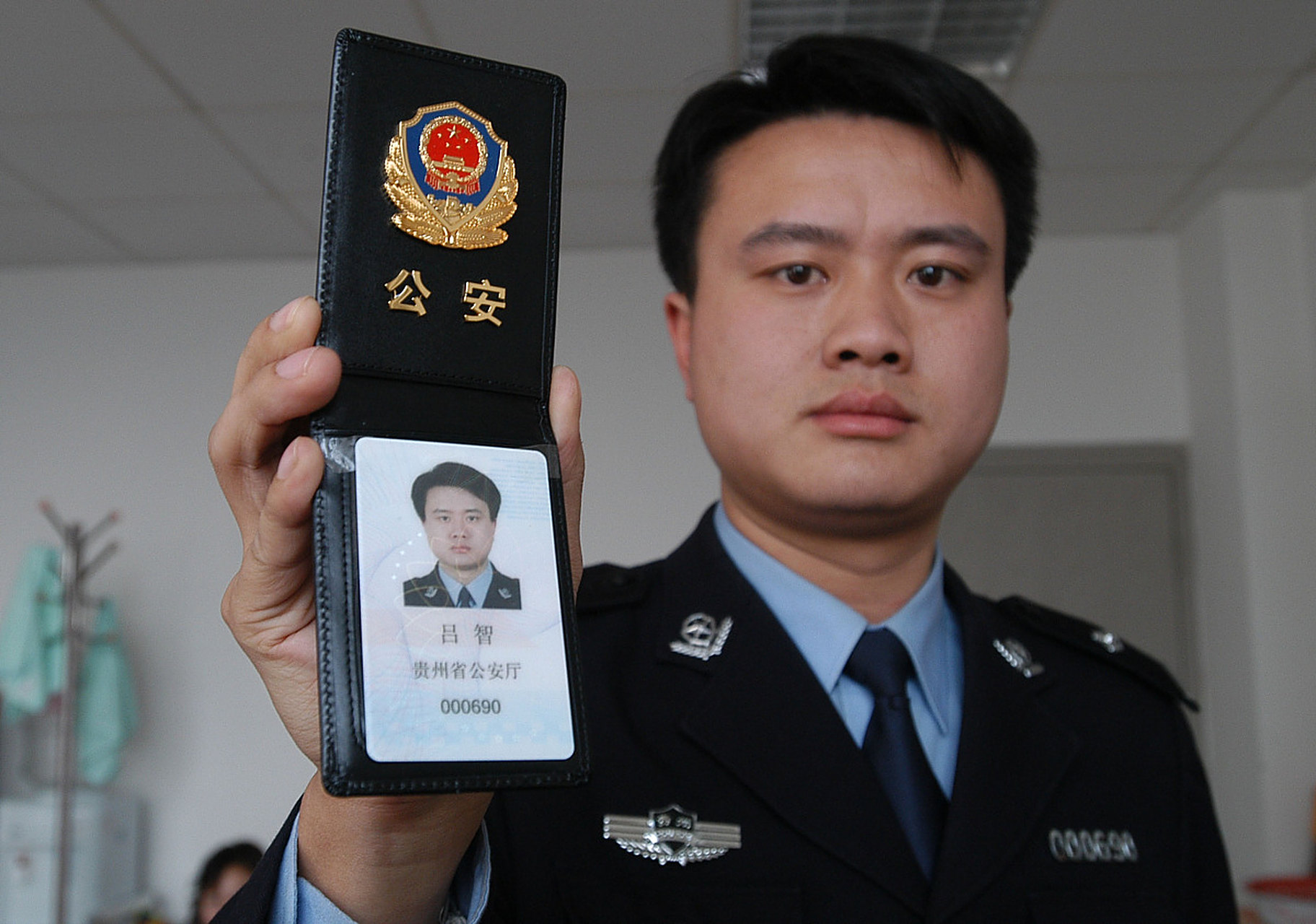 【二杠三星是什么警衔,什么级别】 两杠三星是一级警督,但警衔与职务