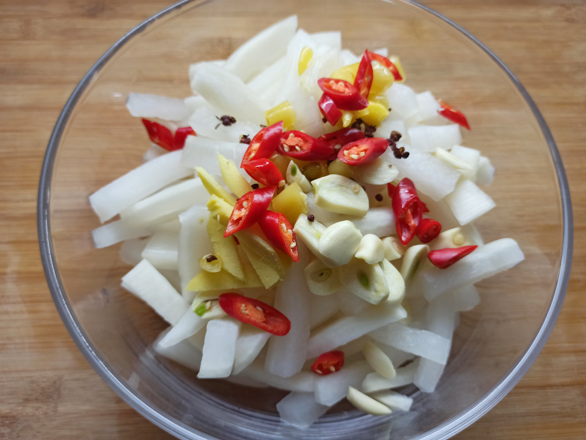 白萝卜怎么腌才好吃?还是传统做法实用,酸甜脆爽,开胃又下饭