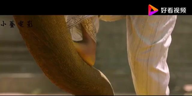 小伙从小被子民爱戴,长大后连大象看到他要单腿跪地,威望很高