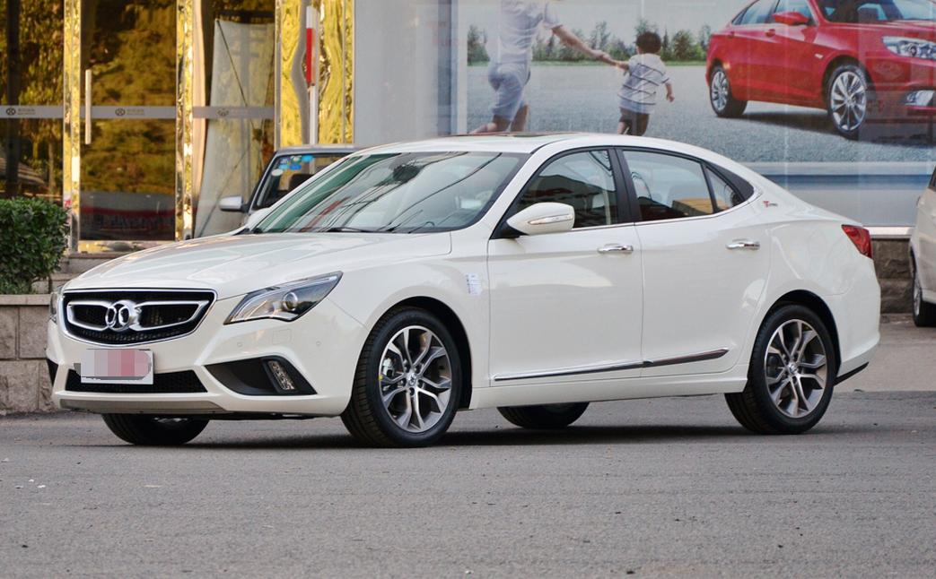 北京汽车绅宝d60外观设计很大气,给人一种豪华感