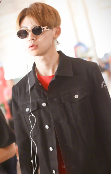 小鬼新发型,小鬼王琳凯北京机场出发银川~今天是金色短发顺毛,清爽