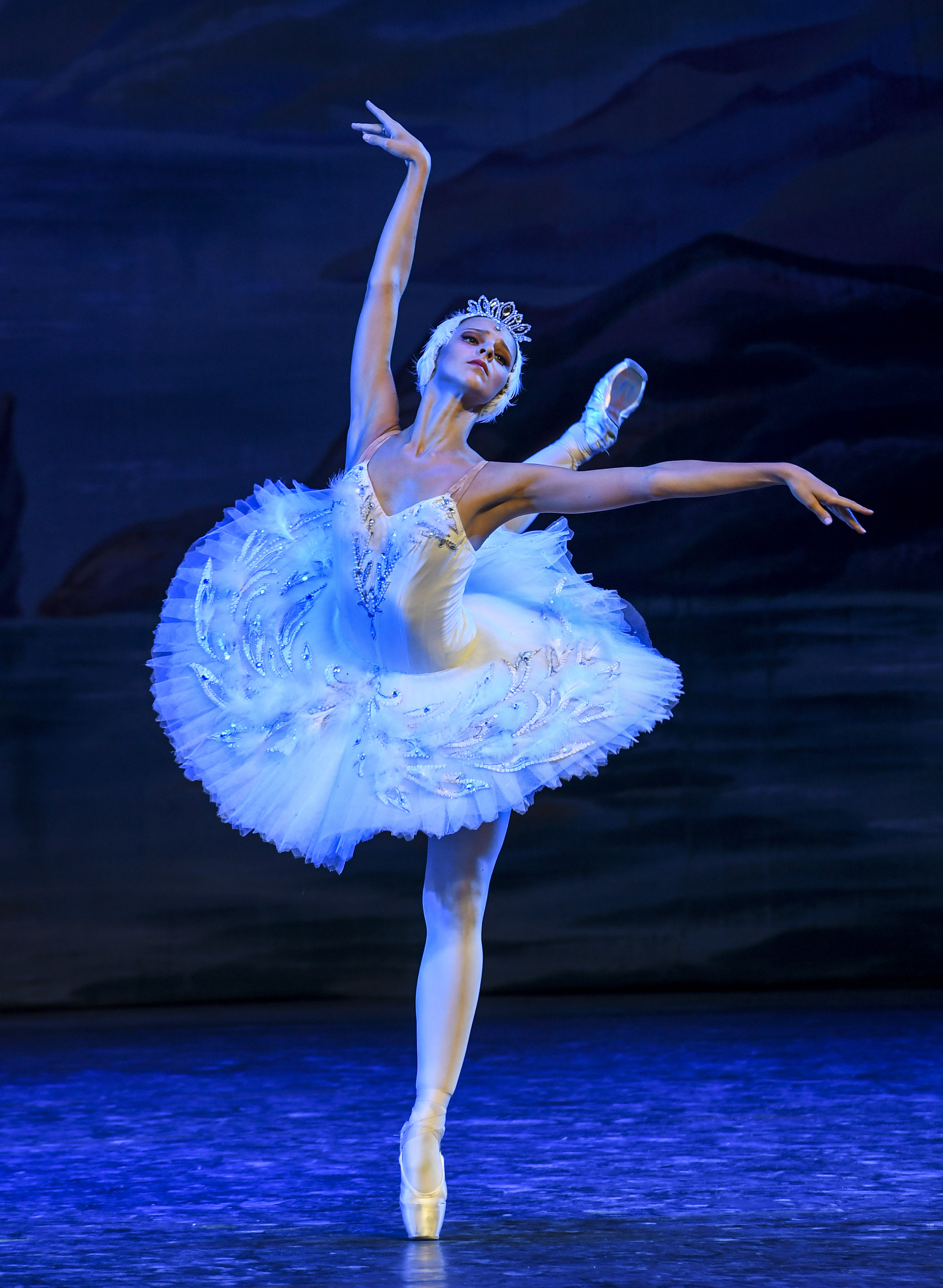 乌克兰基辅儿童芭蕾舞团在新疆演出《天鹅湖》(3)