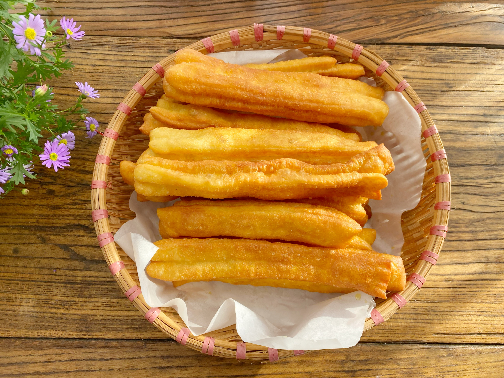 不用1滴水不用泡打粉的安心油条,酥香蓬松,孩子吃更安全