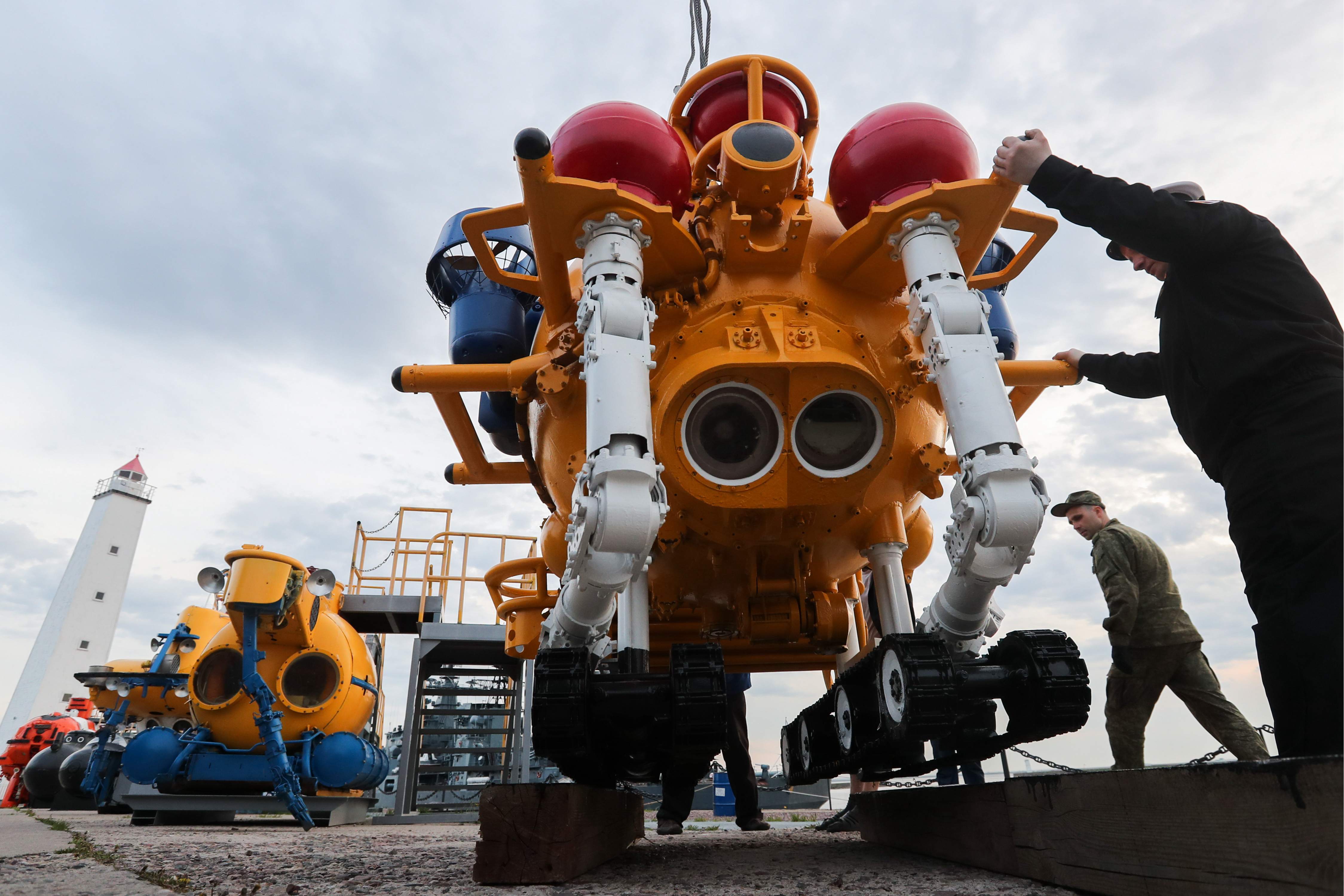 潜水器也能这么萌!俄罗斯展出用于深海探测的水下机器人