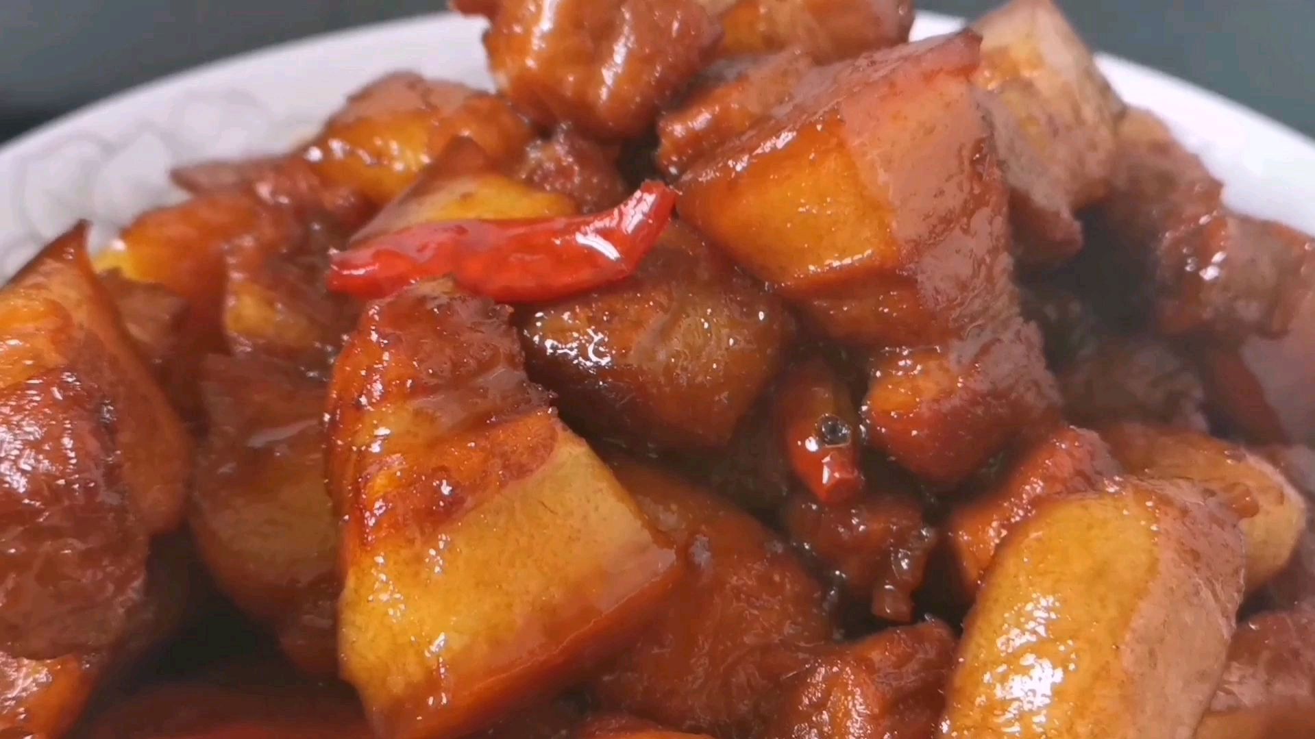 《东坡肉》又名红烧肉,想要肥而不腻,酒店大厨教你正确做法