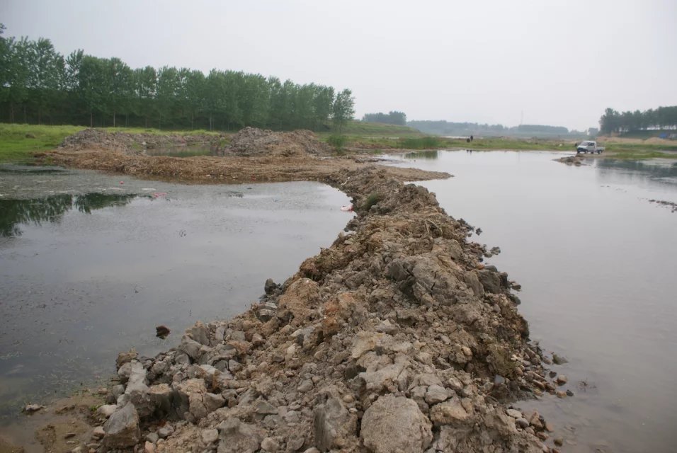 被人为毁坏的古老河道