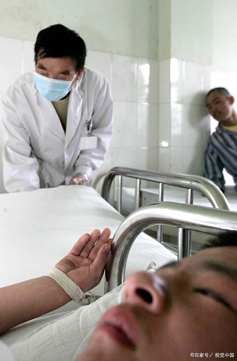 精神病人什么情况下需要住院一个月(精神病人什么情况下要全年住院)