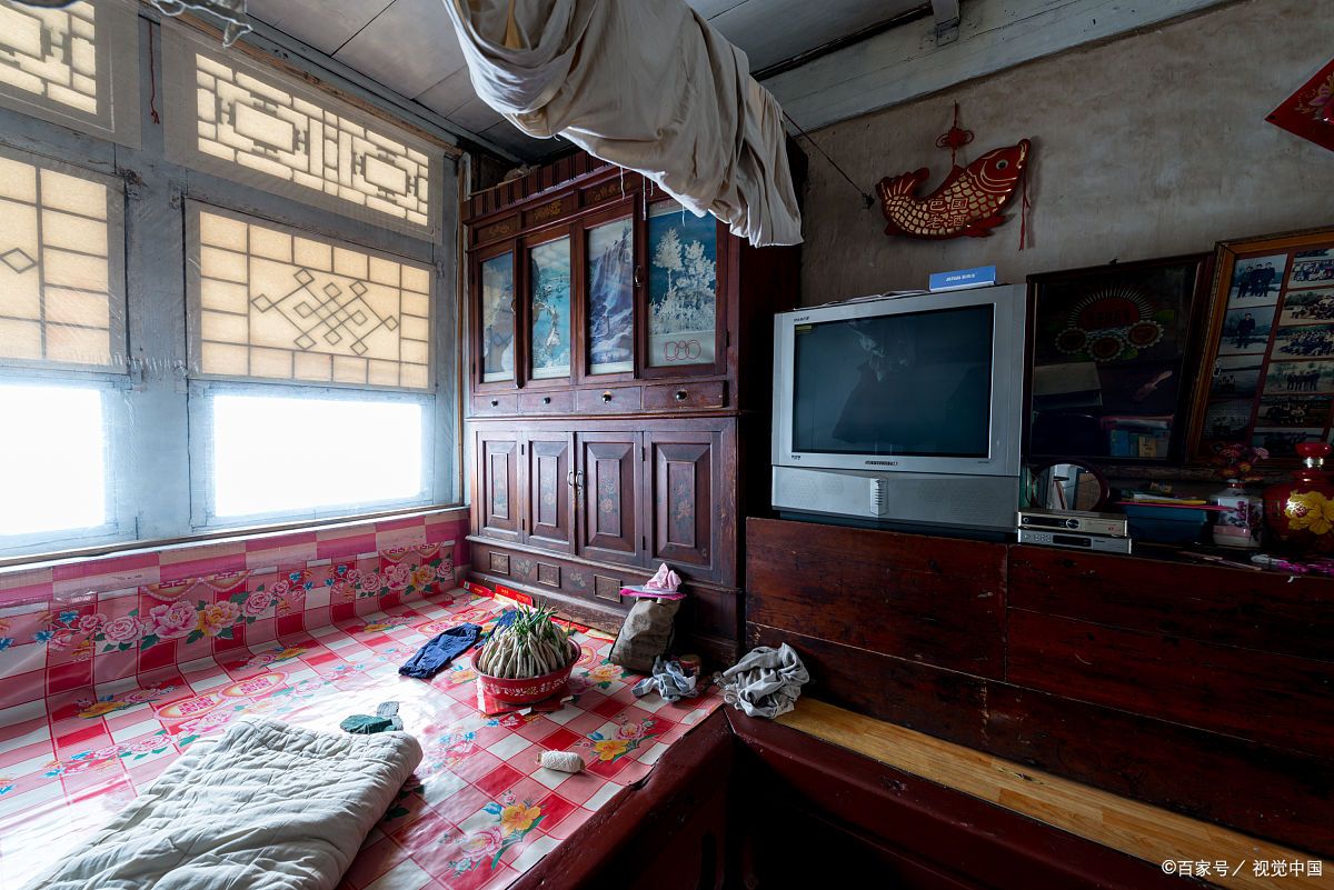 在北方,火炕是很容易见到的,尤其是乡村,家家必不可少,绝对标配.
