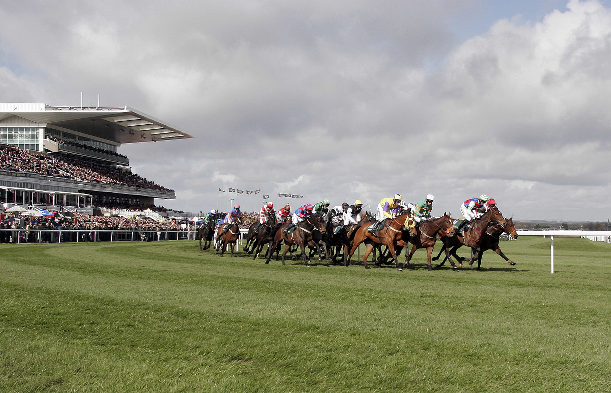 奇遇那拉提#新疆那拉提国际赛马场是中国著名的马术体育运动场所