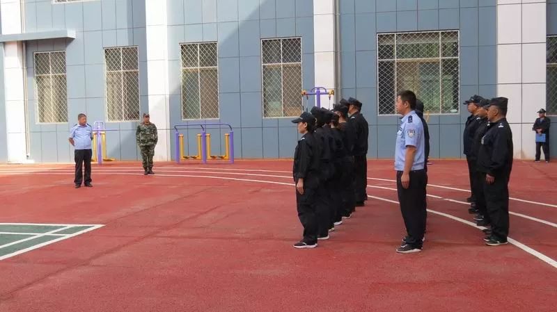 甘州分局领导指导看守所警体训练工作