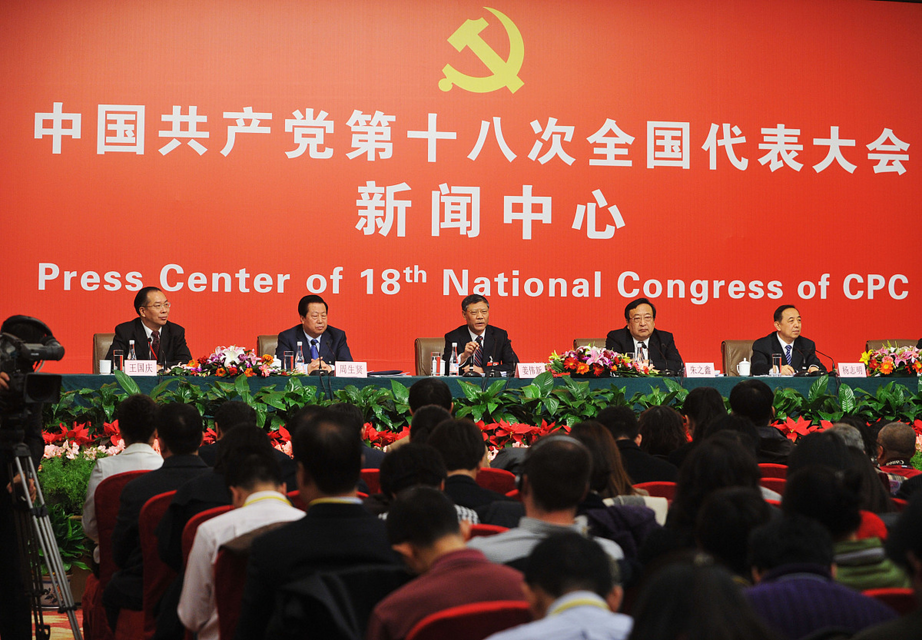 近日,中央农村工作会议在北京召开,会议强调了农村工作的重要性和紧迫