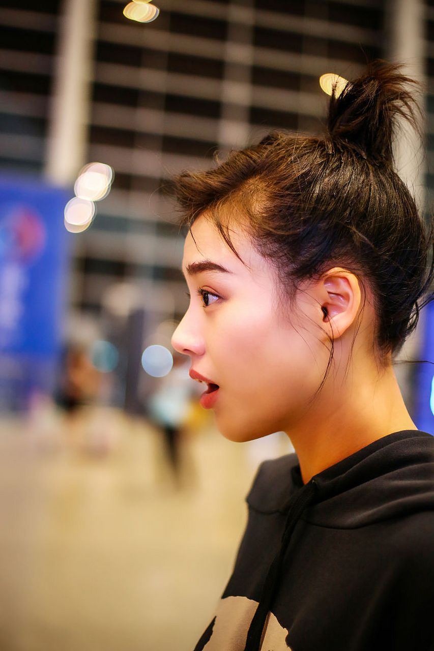 马思纯的五官,很精致!很耐看!尤其是鼻子!不信你看[嘻嘻]!