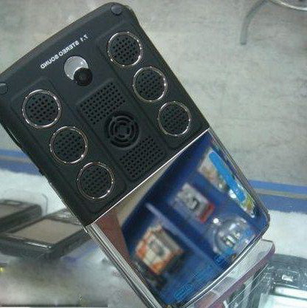 那些年我们用过的奇葩山寨机,你喜欢听音乐?八个喇叭够不够?