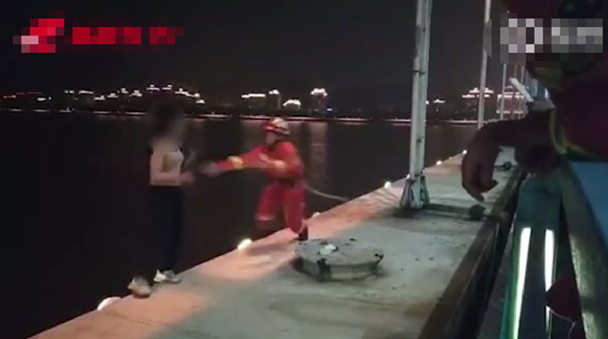 女孩连续两天跳钱塘江都被救,还有啥理由不好好活着?
