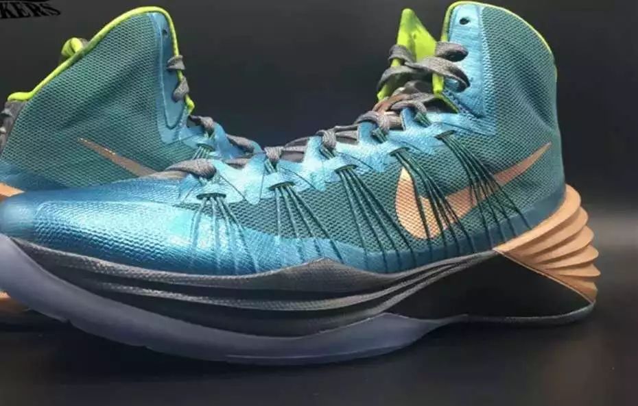 hd2013是hd系列采用lunarlon泡棉的第二代!在外观上也是颇有特点!