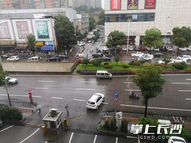 辟谣!南湖路隧道没有进水,车辆可正常通行