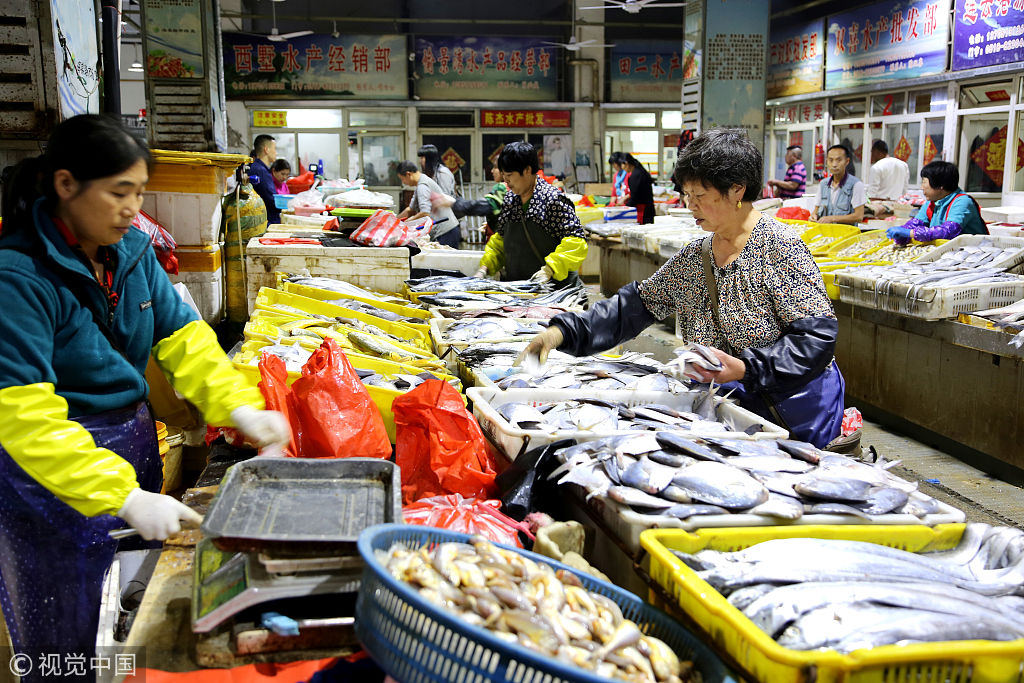 江苏连云港:十一长假即将来临 海鲜市场客流增加