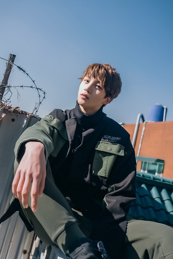 泰洋星河杜煜街拍曝光 少年俊朗帅气阳光