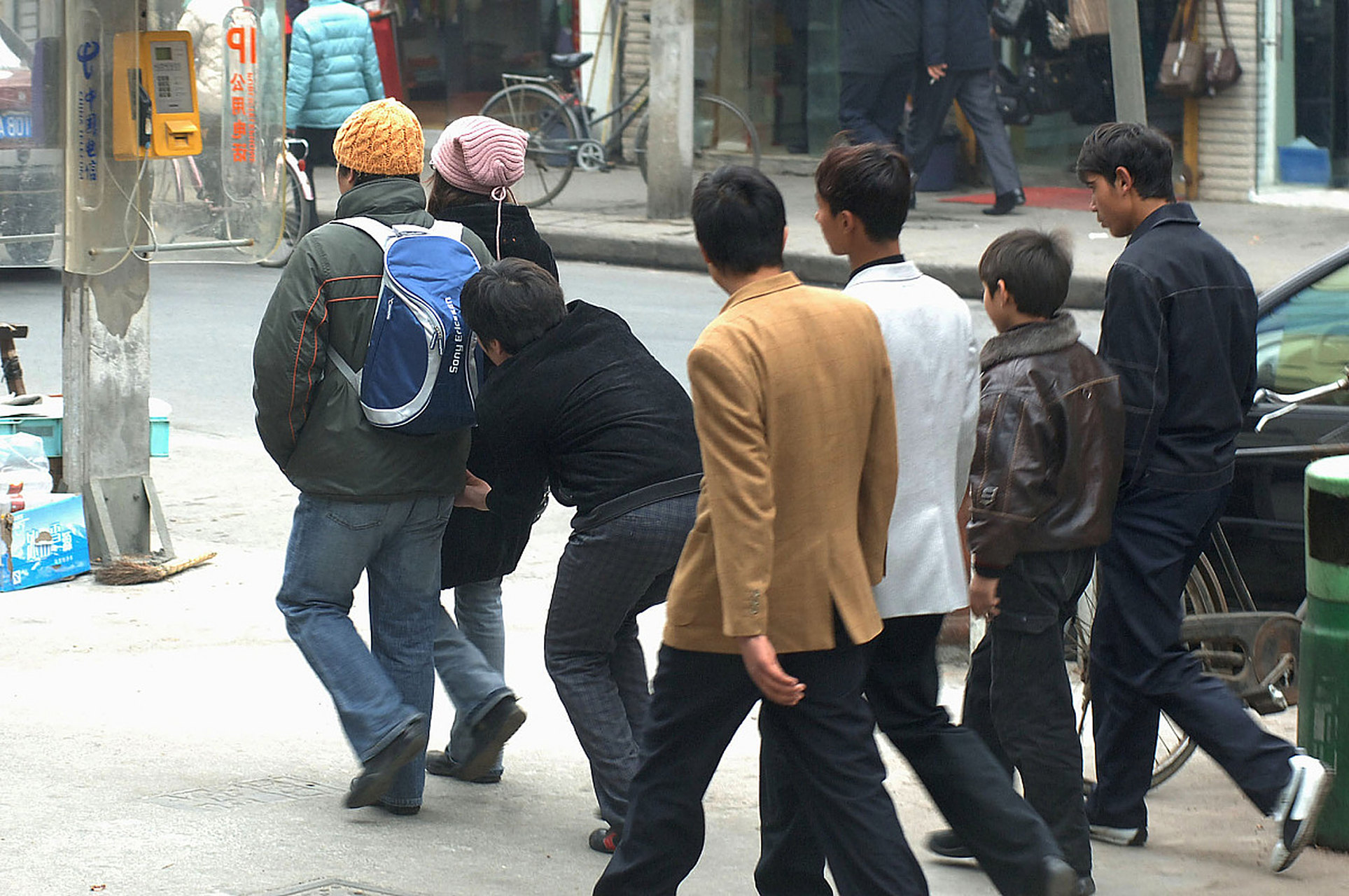 一个小时后,偷手机的二货