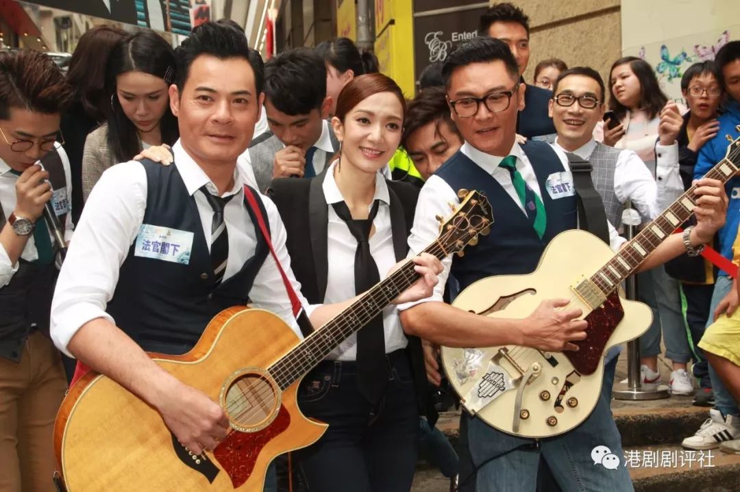 王君馨早前为王梓轩《夜曲十七章》担任mv女主角