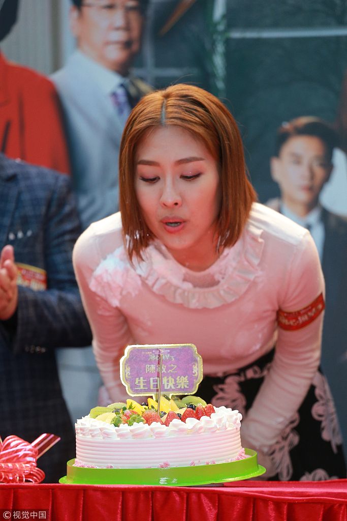 陈敏芝被蛋糕"拍"满脸庄思敏嘻哈风 众人重演《溏心风暴3》经典场面