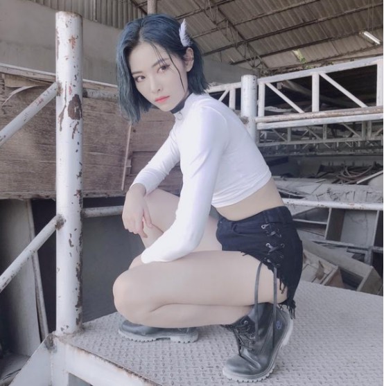 好身材就要露出来,开春流行"露脐装"学许佳琪露脐装,魅力十足