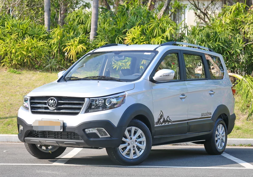 设计造型非常漂亮,福汽新龙马-启腾v60,整体非常具有运动感