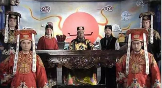 包青天为什么没有笑过?因为白天断阳案,晚上断阴案?是这样吗?