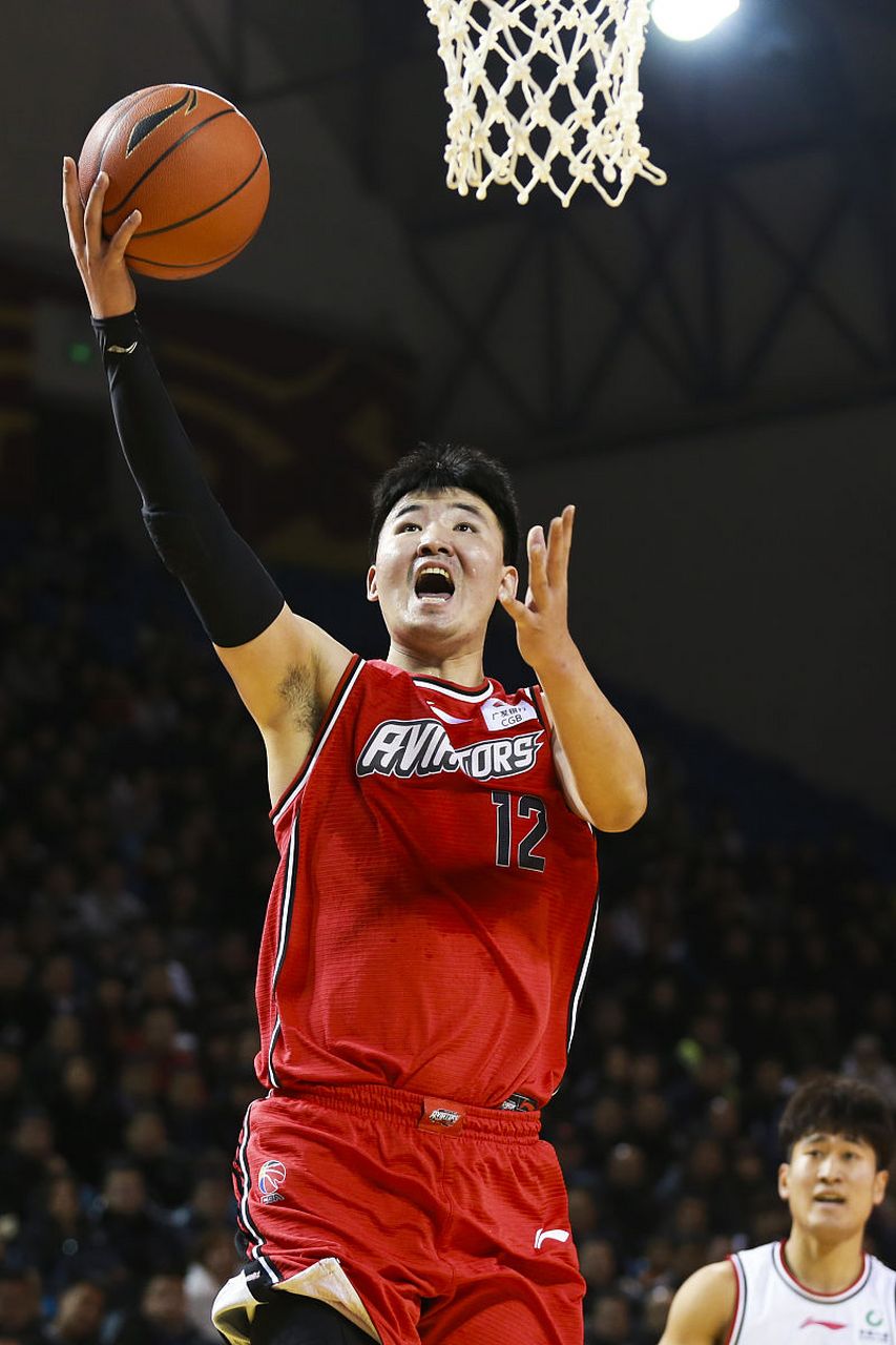 郑永刚教练吸取第一场的教训,让年轻人如白昊天,容子峰等主防吴前