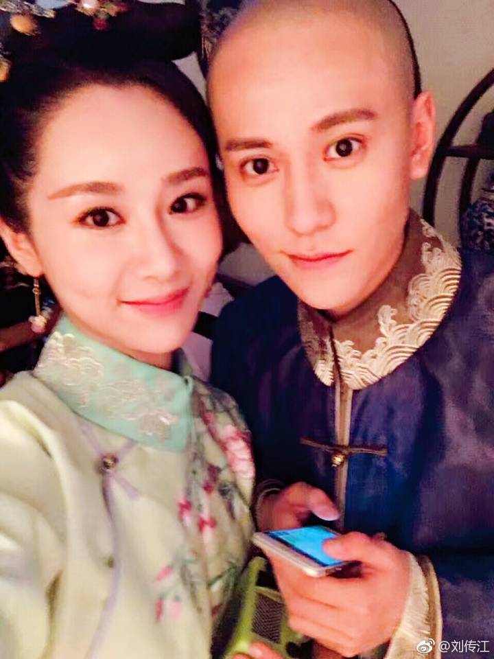 秦俊杰晒妖娆女装,网友吐槽比女朋友杨紫还要有女人味