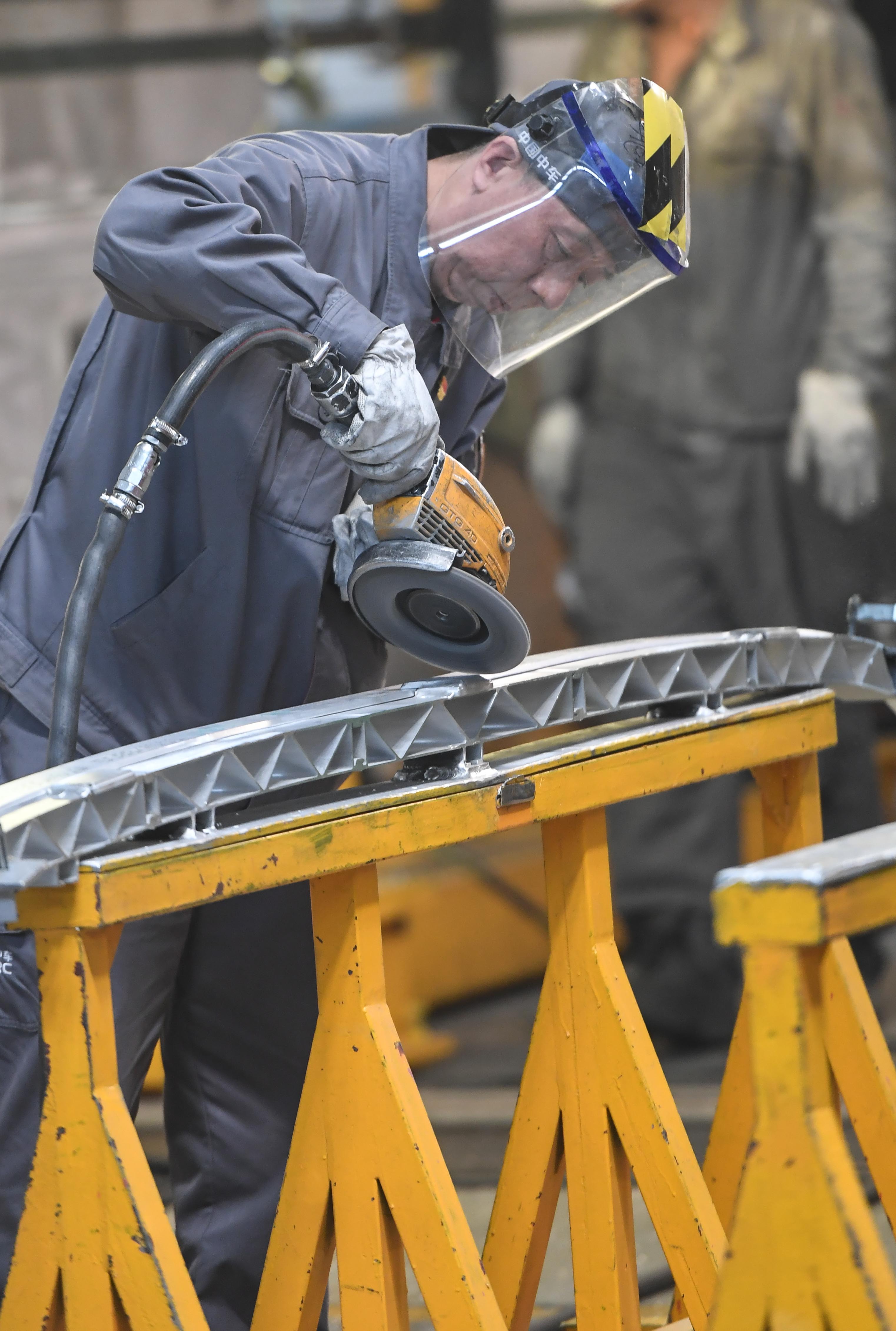 高铁铆工李学忠的"传奇匠心"(9)