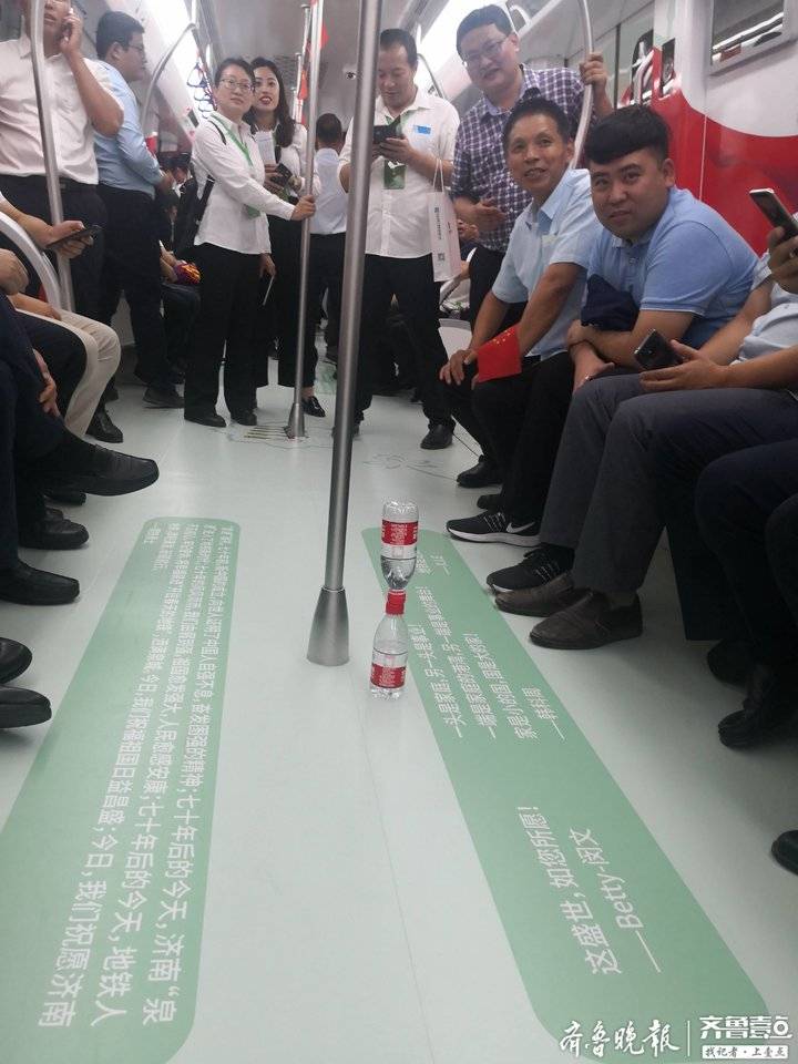 从东站到龙奥大厦仅需21分钟,不光快,车厢稳的水瓶都能倒立!