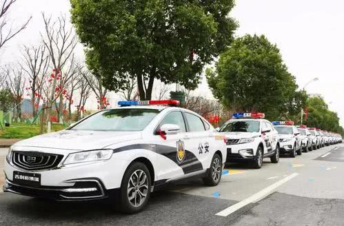 中国警车换"新装,进口变国产,车标彰显大国实力
