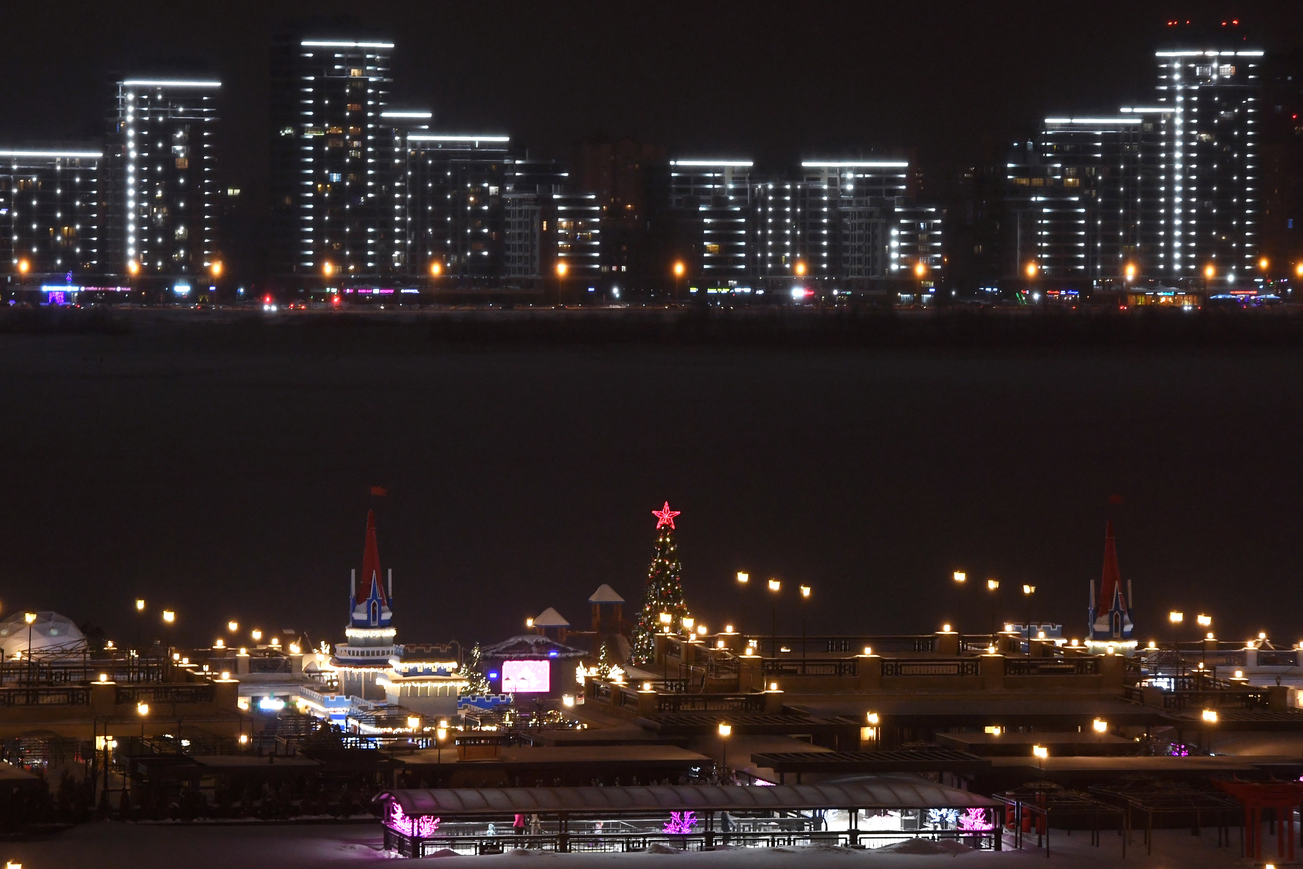 俄罗斯喀山:流光溢彩迎新年(1)