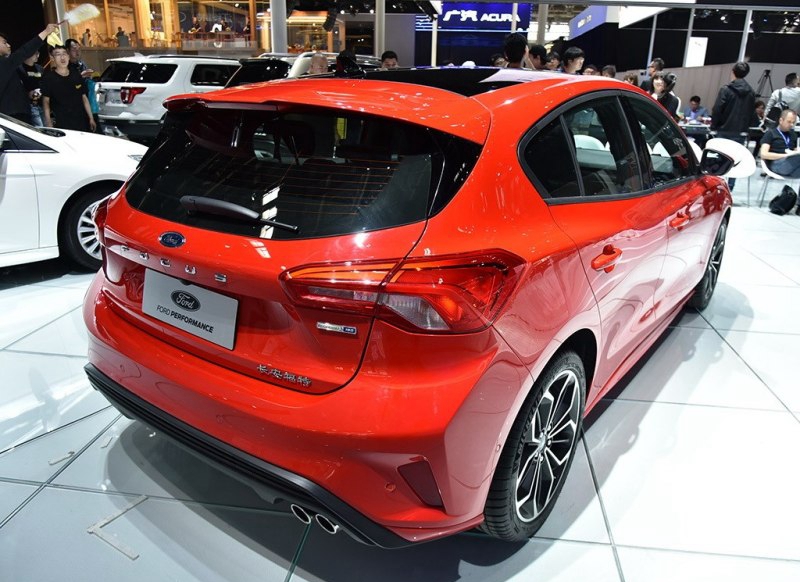 鉴赏福特福克斯之美符合大众的审美很受欢迎