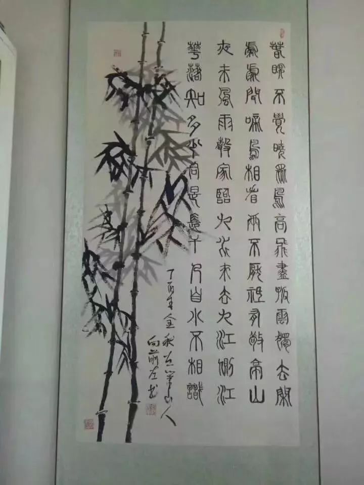 一枝独秀周向前:我市首位左笔书法家