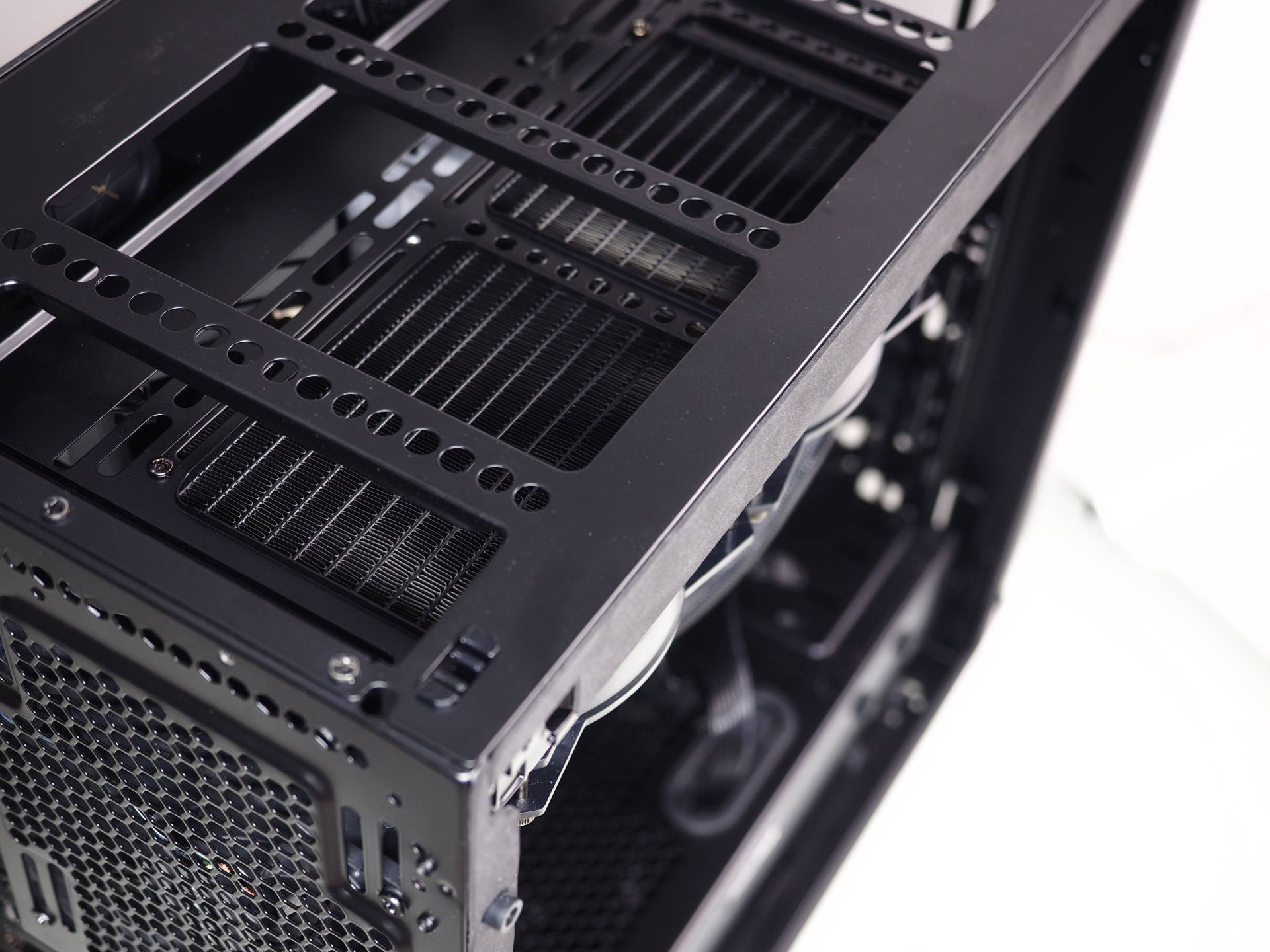 直男美学:phanteks 追风者 etg 515流光银 机箱