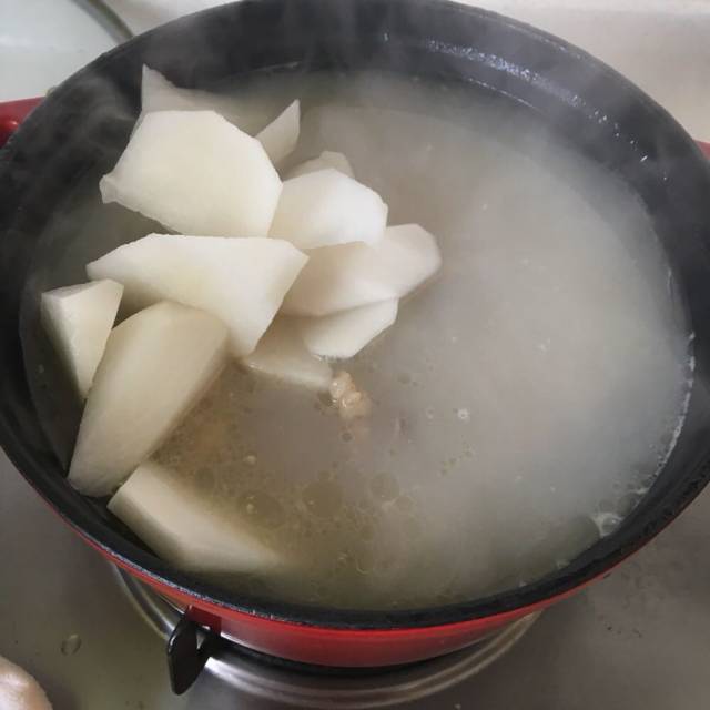 牛骨蘿蔔湯,年前可吃這道家常菜,簡單易做有營養