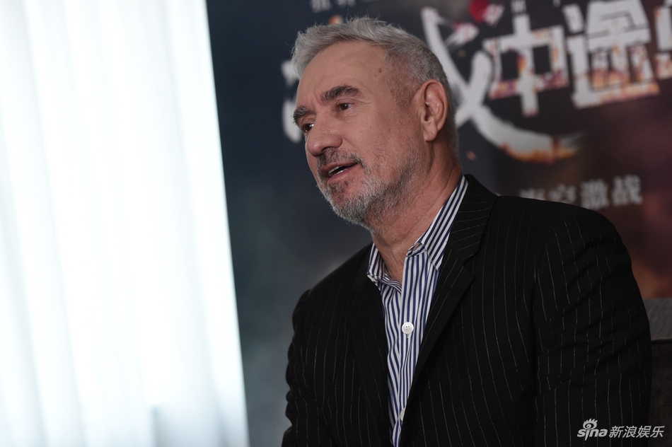 组图:新浪娱乐对话《决战中途岛》导演罗兰·艾默里奇