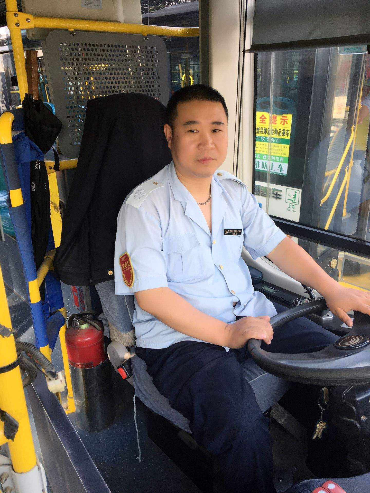 為什麼開公交車的司機幾乎沒系安全帶?退休老師傅告訴你真相