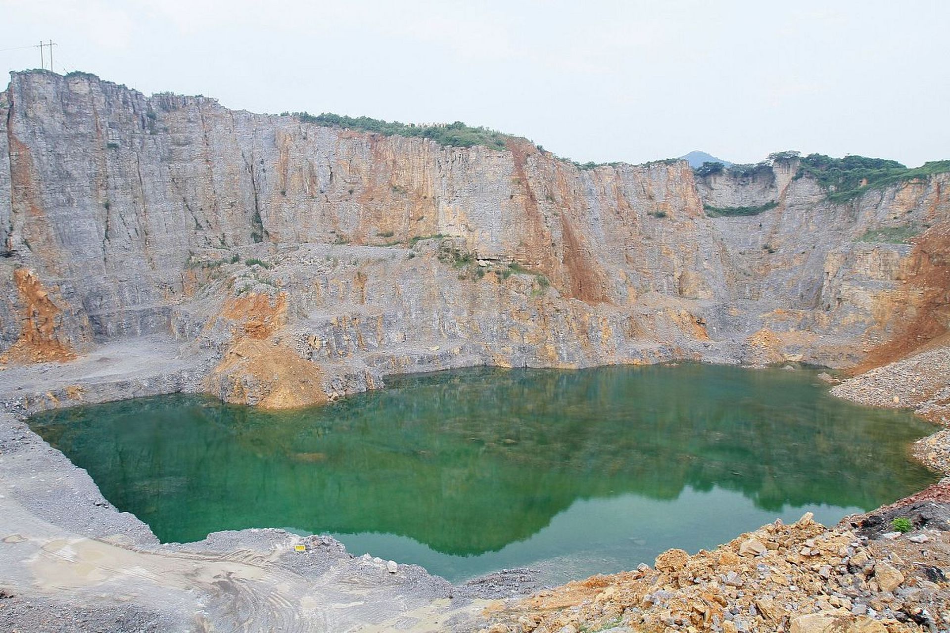 黄石国家矿山公园是位于湖北省黄石市铁山区境内,"矿冶大峡谷"为黄石