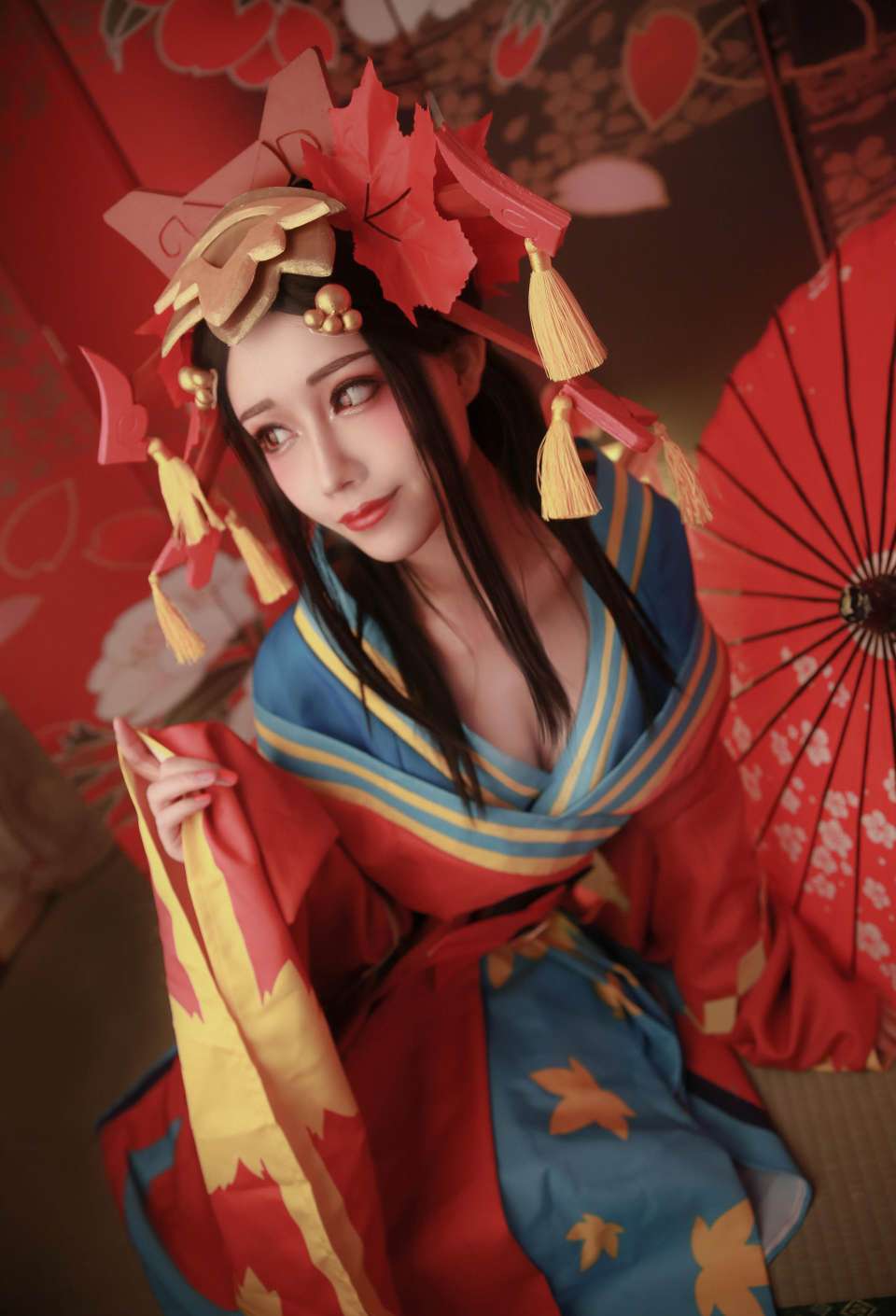 v8贵族氪金武则天cos,pk网红主播随手花木兰cos,人民币不敌颜值