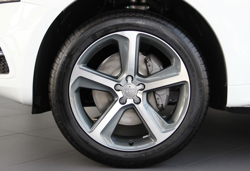 简单说一下这款奥迪q5(进口) 的空间以及内饰