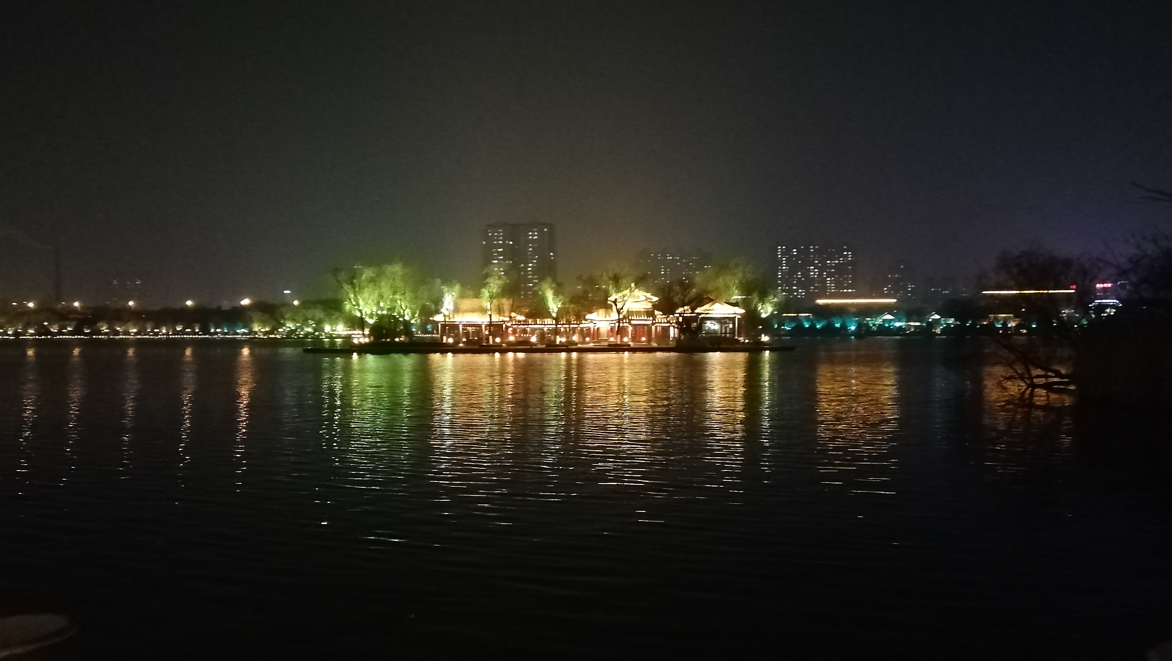 济南大明湖夜景欣赏
