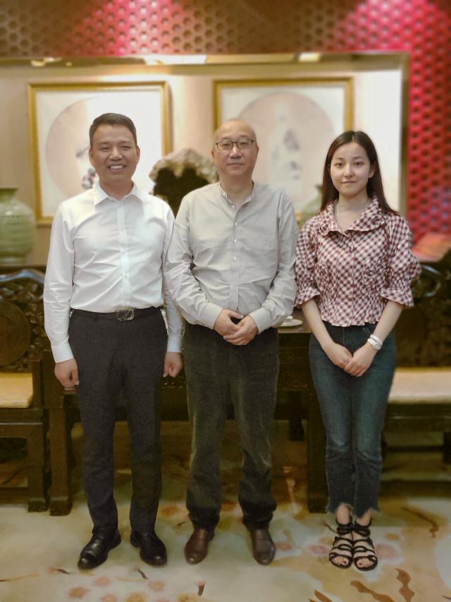 张国政分别向吴联配金钦法汇报了《陕西房产》主题论坛筹备情况