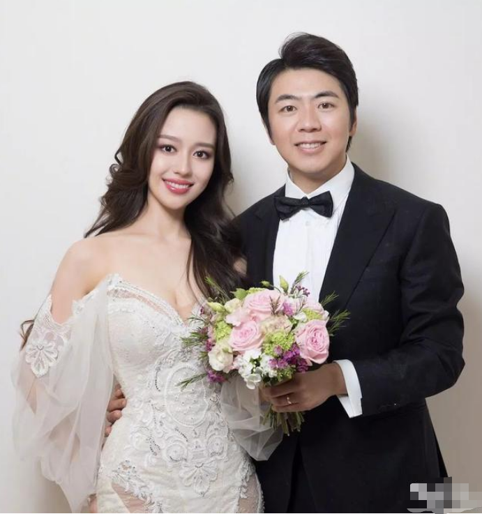 郎朗结婚照曝光!老婆撞脸前女友?网友:这颜值真是郎才女貌!