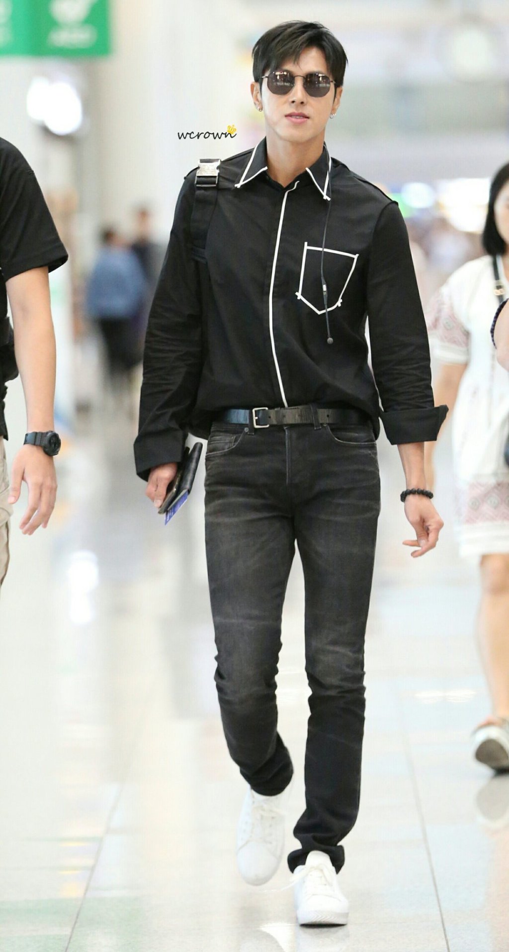 东方神起顺利抵达泰国曼谷机场 演唱会要加油!