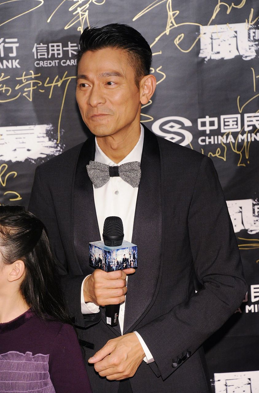 女演员刘涛说,刘德华这个人,真是让人佩服,第一次和他拍戏,我们都很